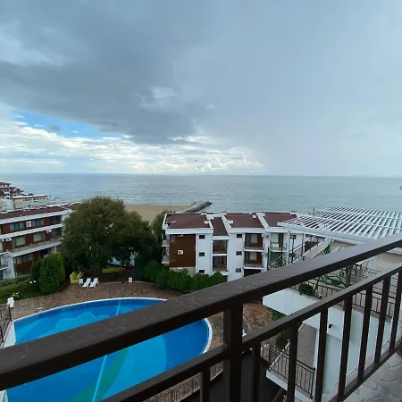 Mesambria Marina 아파트 *